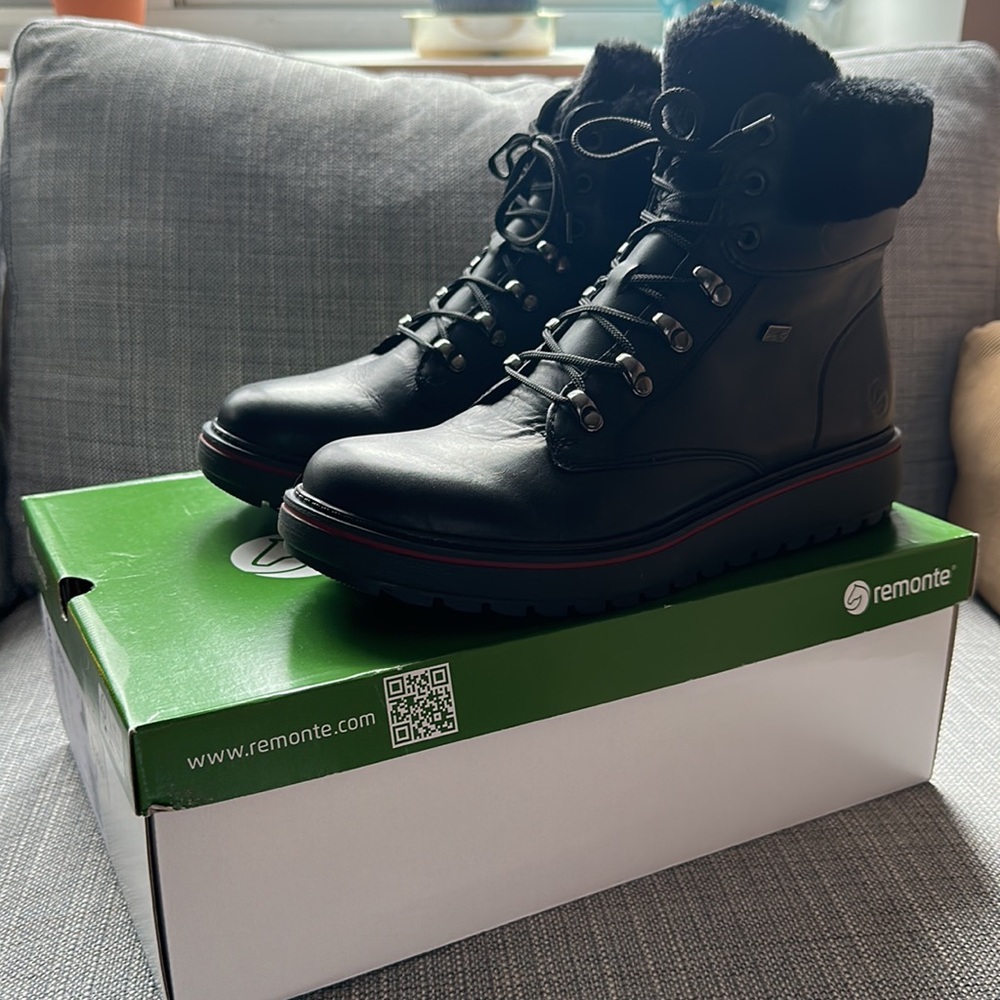 NWT Remonte Cleat Boots
